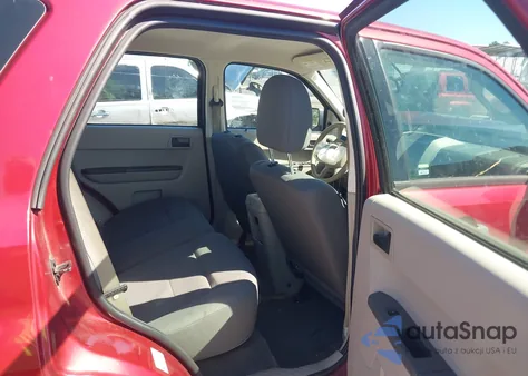 2012 Ford Escape Xls z USA, uszkodzony, nr VIN 1FMCU0C76CKC01464